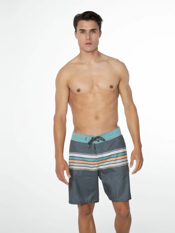 Protest Beachshort “ PRTKALFORD In Huntergreen 3
