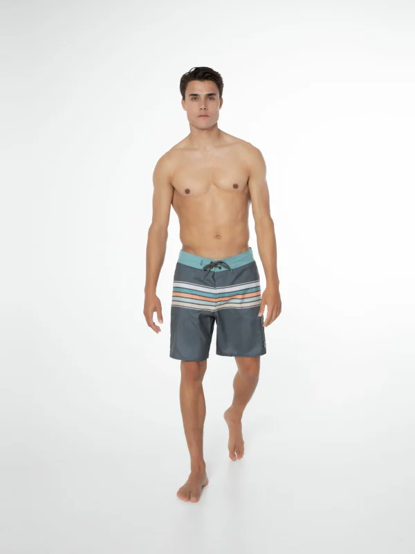 Protest Beachshort “ PRTKALFORD In Huntergreen 4