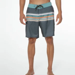 Protest Beachshort “ PRTKALFORD In Huntergreen 18