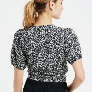 Protest Blouse “ PRTSOMOV In True Black 15