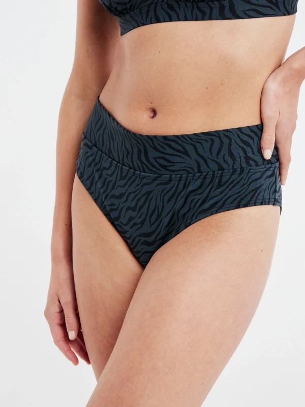 Protest Cheeky Bikini-Hose “ MIXBLINKY In True Black 7