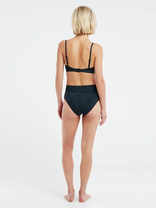 Protest Cheeky Bikini-Hose “ MIXBLINKY In True Black 8